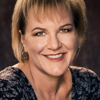 portrait photo of Lisa Tawn Bergren