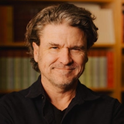 portrait photo of Dave Eggers