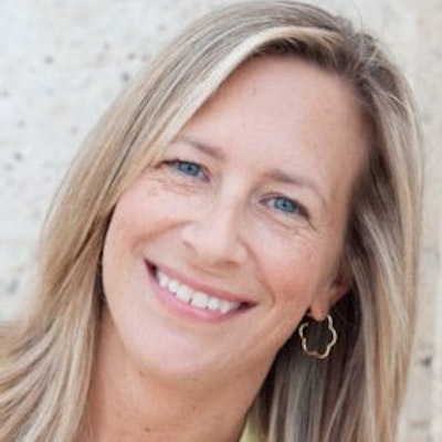 portrait photo of Lori Haskins Houran