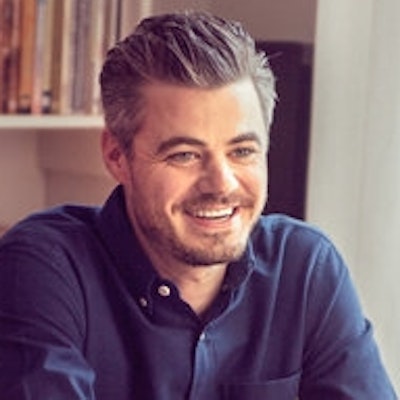 portrait photo of Scott Harrison