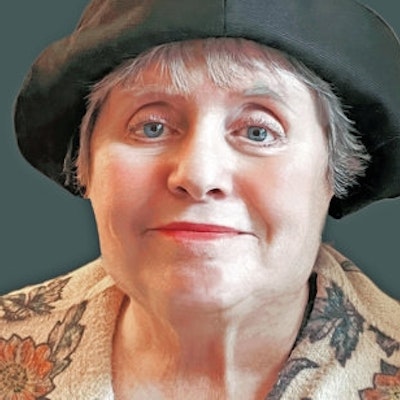 portrait photo of Sara Donati