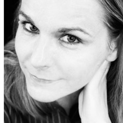 portrait photo of Camille Laurens