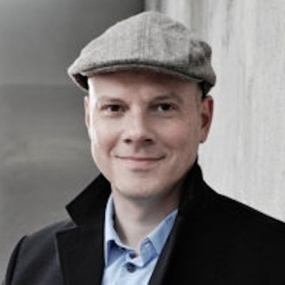 portrait photo of Oliver Hilmes