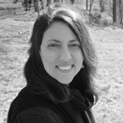 portrait photo of Jennifer Robin Barr