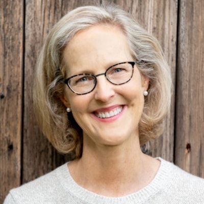 portrait photo of Donna Jackson Nakazawa