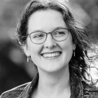 portrait photo of Emma Mills