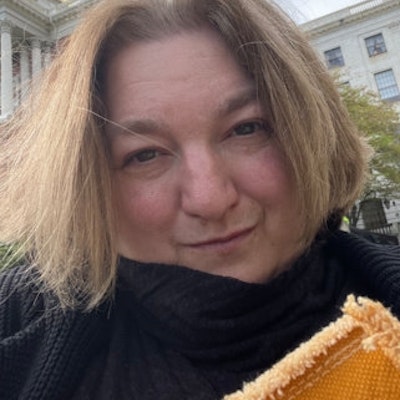 portrait photo of Jen Doyle