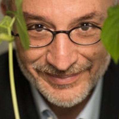 portrait photo of Stefano Mancuso