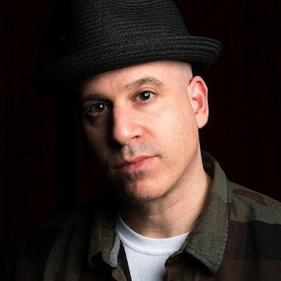 portrait photo of Alan Robert