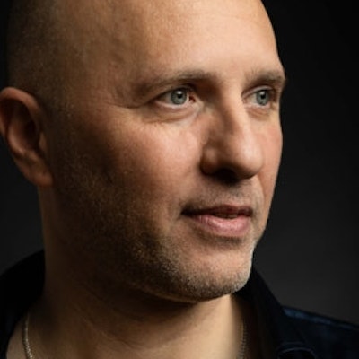 portrait photo of Moshe Sakal
