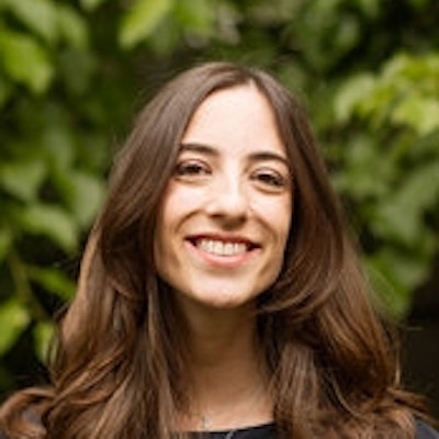 portrait photo of Hannah Orenstein