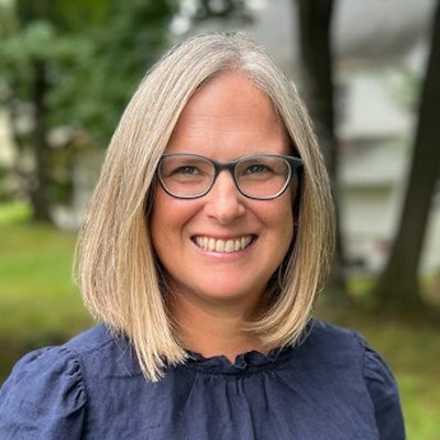 portrait photo of Lisa Quirk Weinman