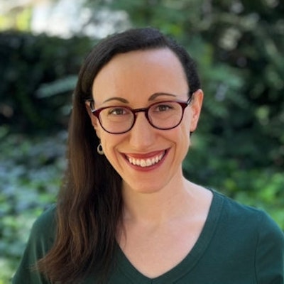 portrait photo of Rachel Pologe