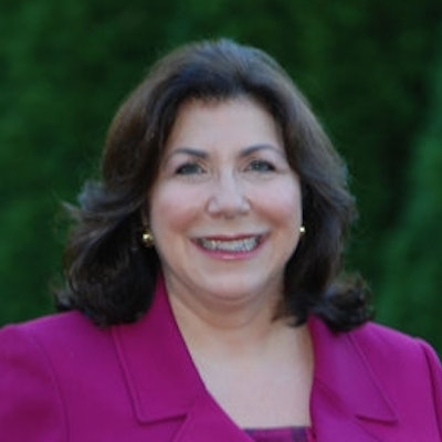 portrait photo of Robin Ryan