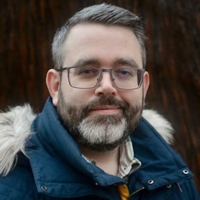 portrait photo of Aaron Reynolds
