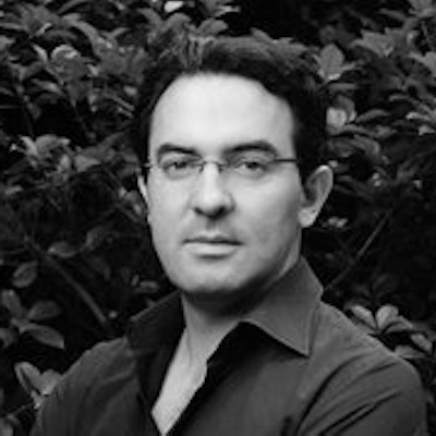 portrait photo of Juan Gabriel Vásquez