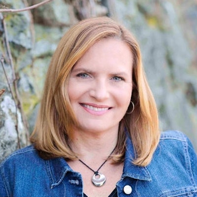 portrait photo of Heather Lang