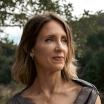 portrait photo of Karen Olsson