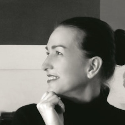 portrait photo of Emily Eakin
