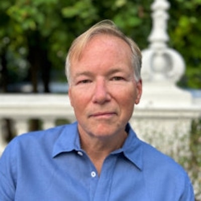 portrait photo of Steve Coll