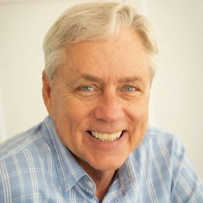 portrait photo of Carl Hiaasen