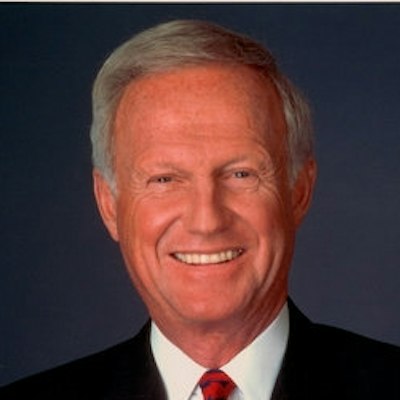portrait photo of Harvey Mackay