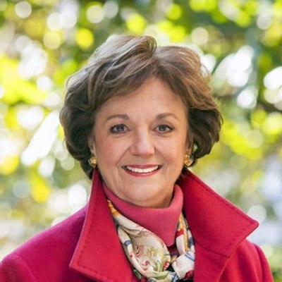 portrait photo of Sally Bedell Smith