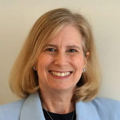 portrait photo of Liz Robbins