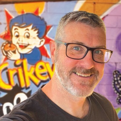 portrait photo of Chris Kennett