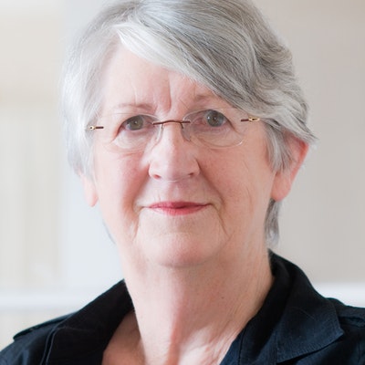 portrait photo of Fiona Kidman