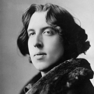 portrait photo of Oscar Wilde