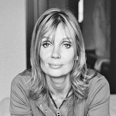 portrait photo of Mo Hayder