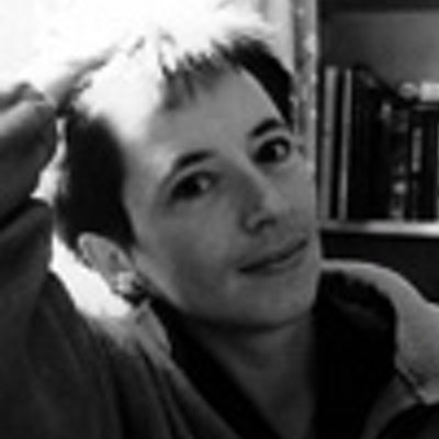 portrait photo of Manda Scott