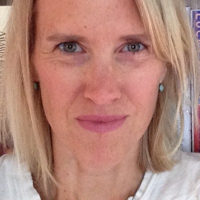 portrait photo of Lili Wright