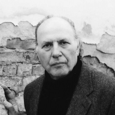 portrait photo of Imre Kertesz