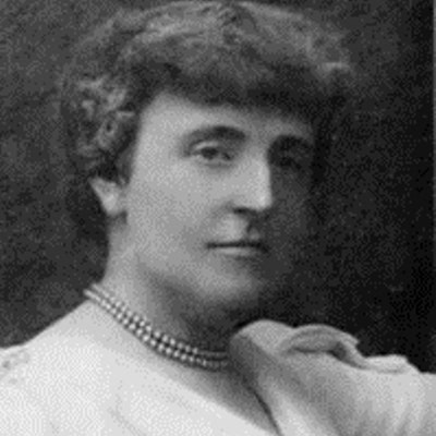 portrait photo of Frances Hodgson Burnett