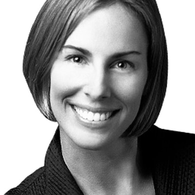 portrait photo of Elizabeth Singer Hunt