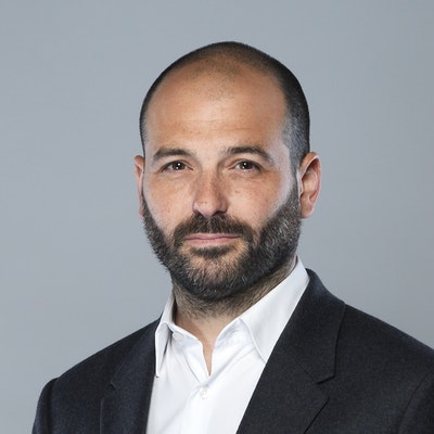 portrait photo of Raphael Honigstein