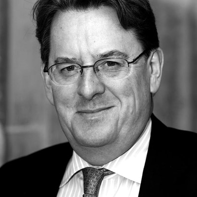 portrait photo of Robert Hardman