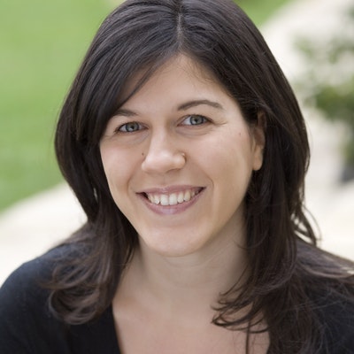 portrait photo of Marie Phillips