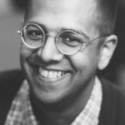 portrait photo of Dr. Simon Singh