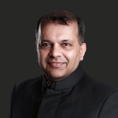 portrait photo of Suketu Mehta