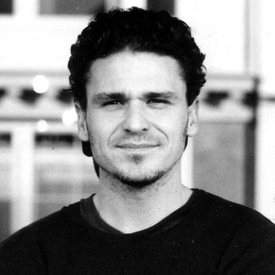portrait photo of Dave Eggers