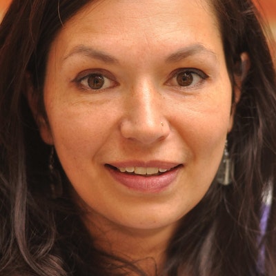 portrait photo of Yasmin Khan