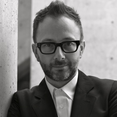 portrait photo of Tom Dyckhoff