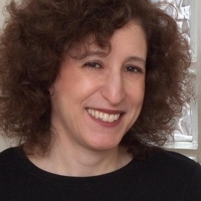 portrait photo of Rachel Simon