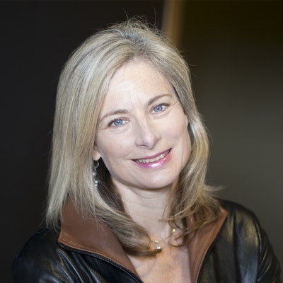 portrait photo of Lisa Randall