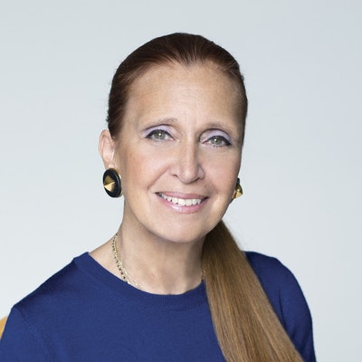 portrait photo of Danielle Steel
