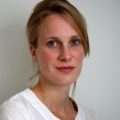 portrait photo of Louise Yates