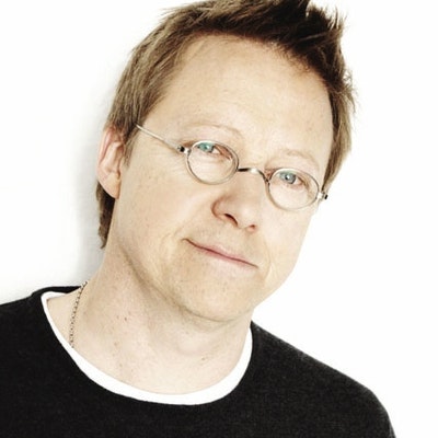 portrait photo of Simon Mayo